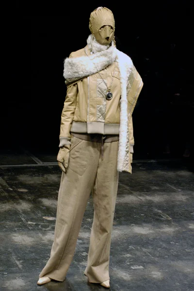 Look 10